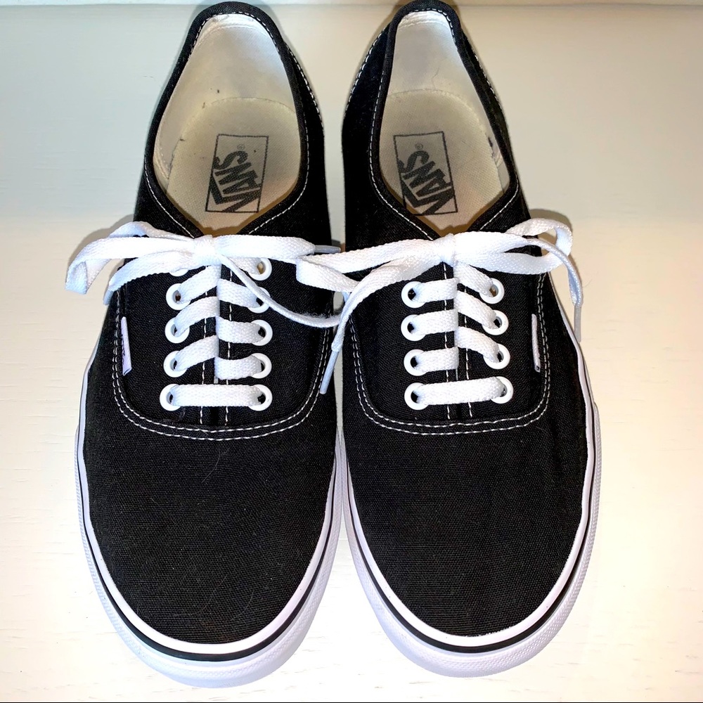 Vans | Authentic Black and White